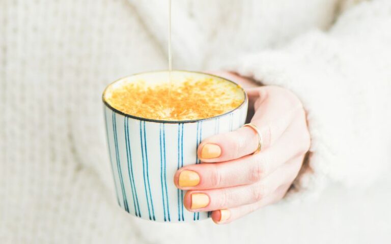 golden milk tea (turmeric latte)