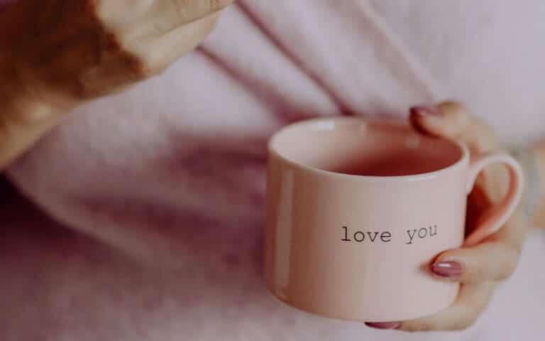 Pink mug that says "love you"